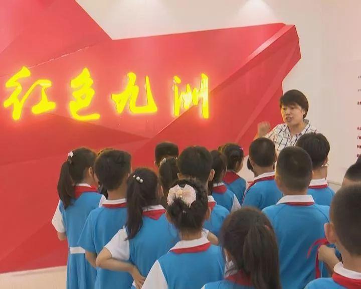 爱吃叶子的毛毛虫