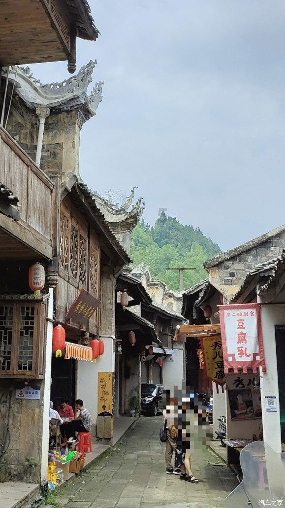 向上跳的香蕉