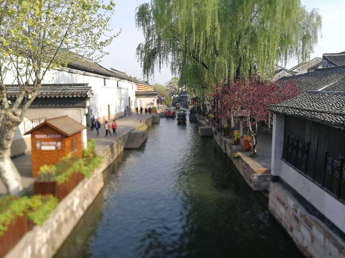 逃出平静乡村